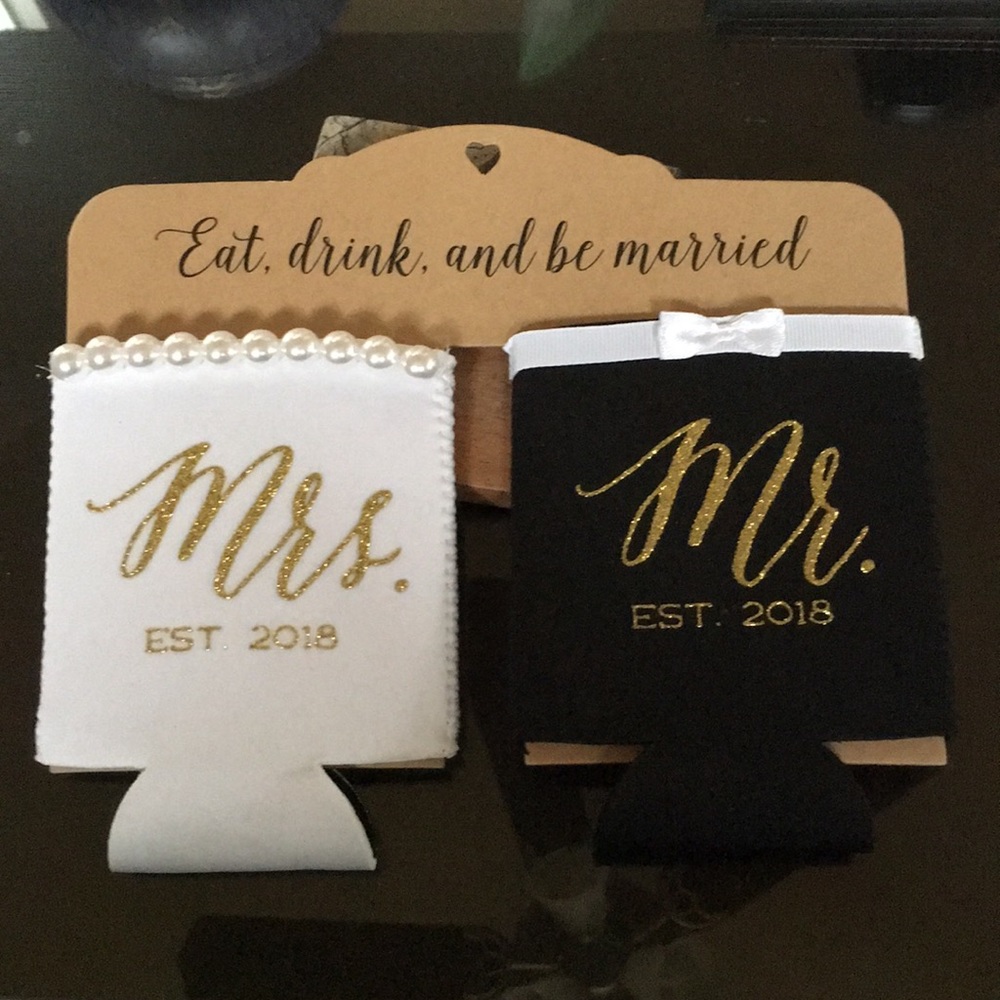 Mr and Mrs drink cozy